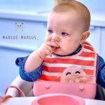 MARCUS&MARCUS -  Σαλιάρες Σιλικόνης Αδιάβροχες Βόλτας με Θήκη Γουρουνάκι - Image 3